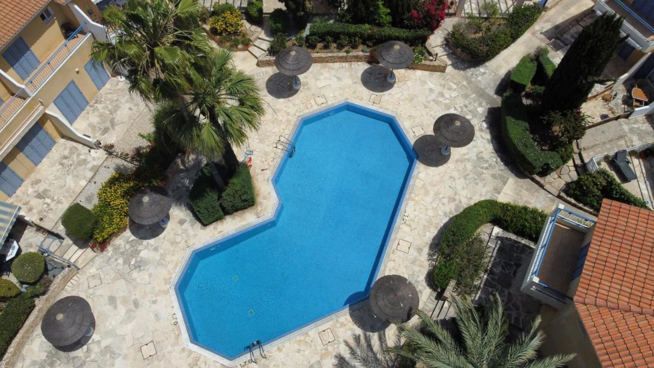 Regina Gardens Lovely Apartment Paphos Exterior photo