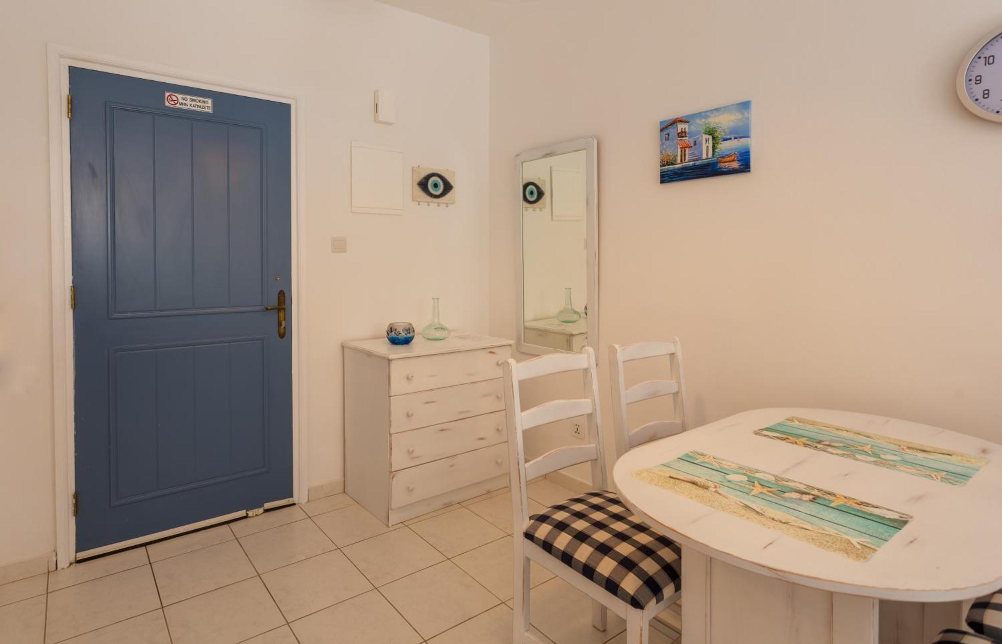 Regina Gardens Lovely Apartment Paphos Exterior photo