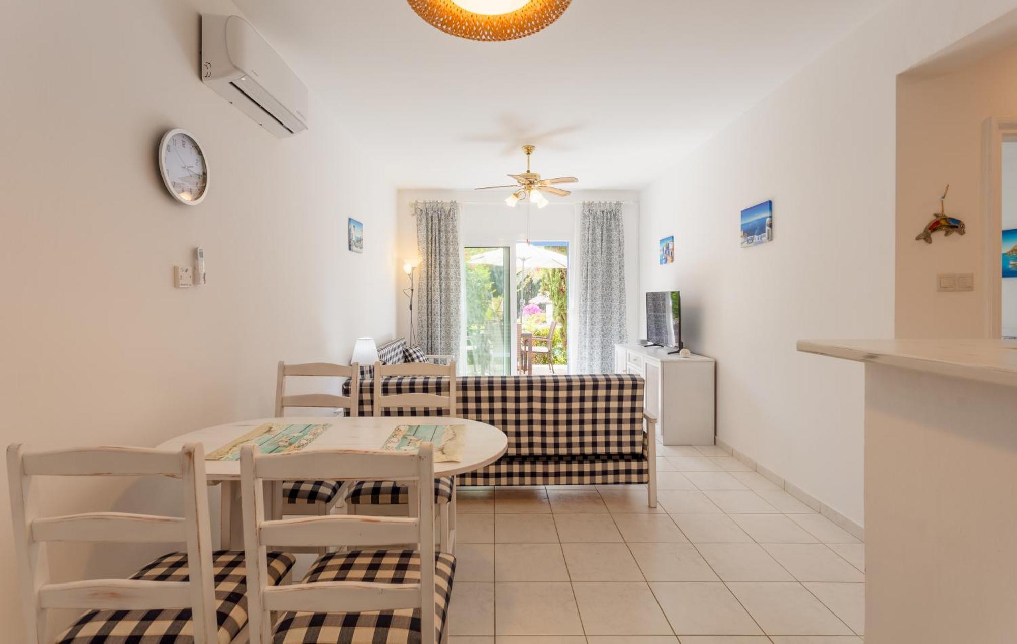 Regina Gardens Lovely Apartment Paphos Exterior photo