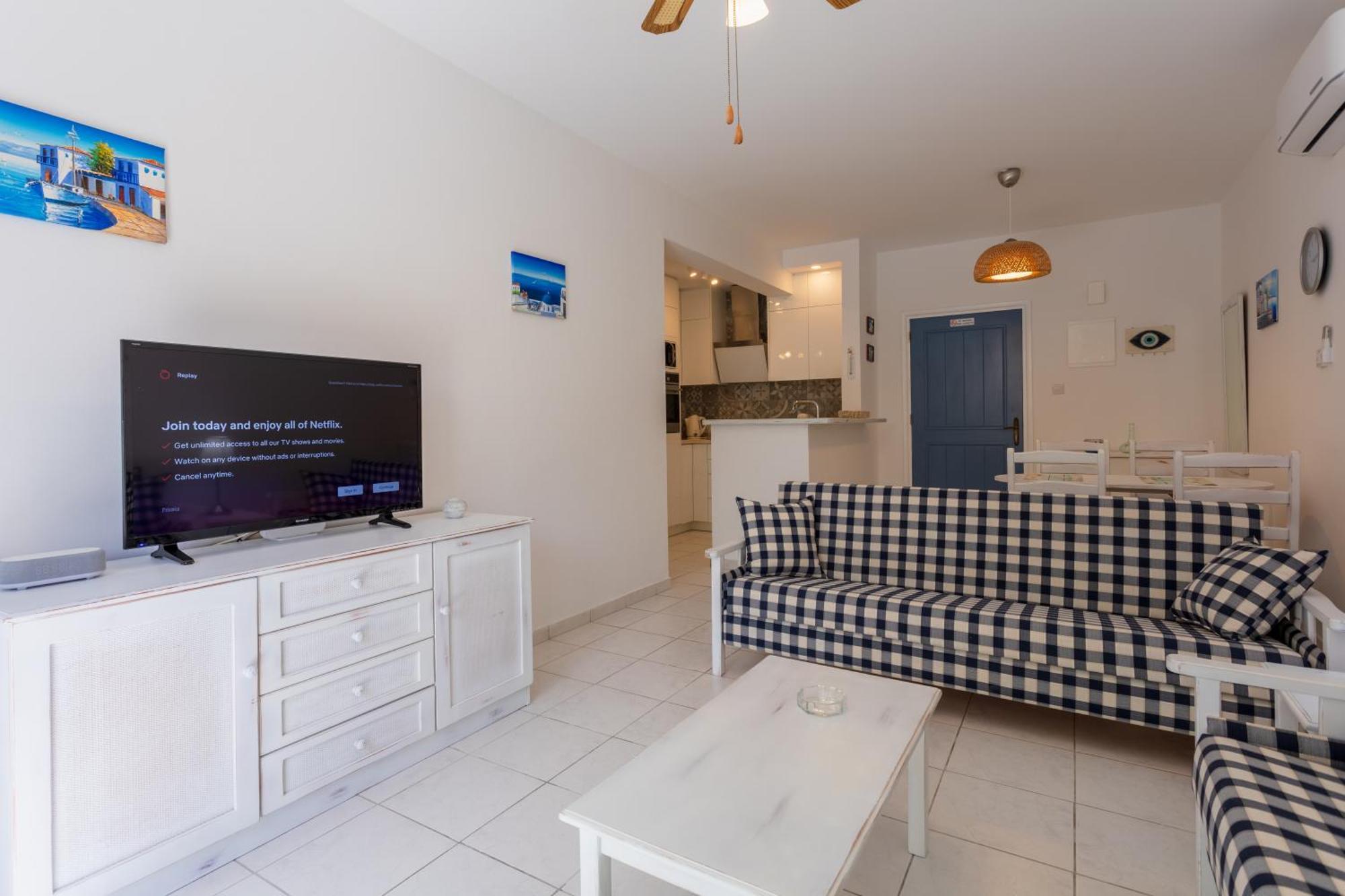 Regina Gardens Lovely Apartment Paphos Exterior photo