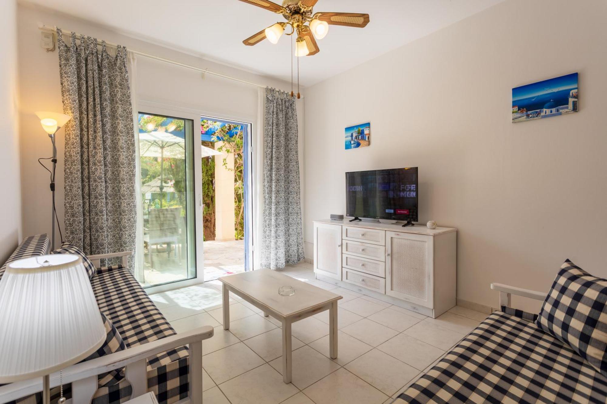 Regina Gardens Lovely Apartment Paphos Exterior photo