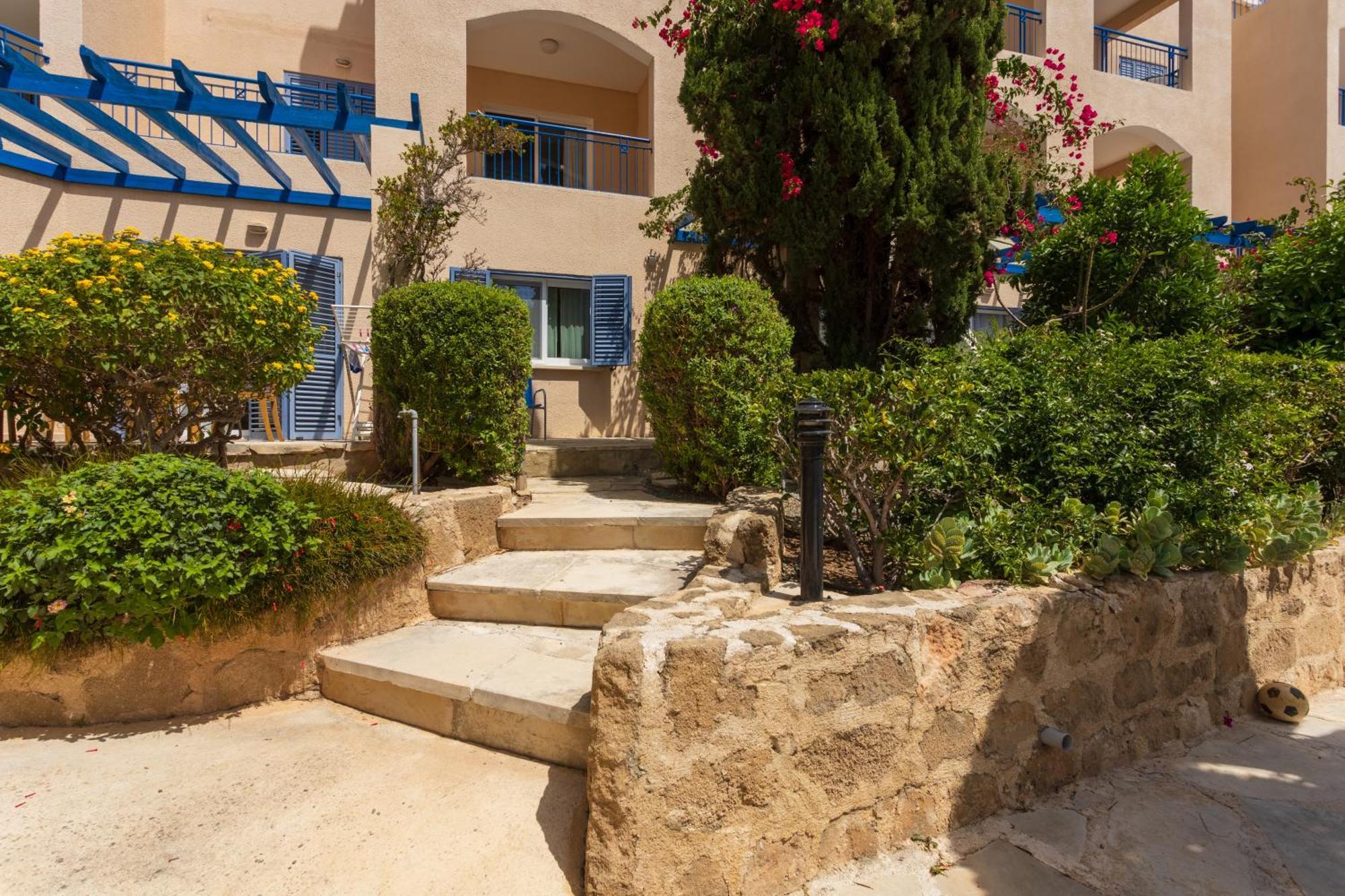 Regina Gardens Lovely Apartment Paphos Exterior photo