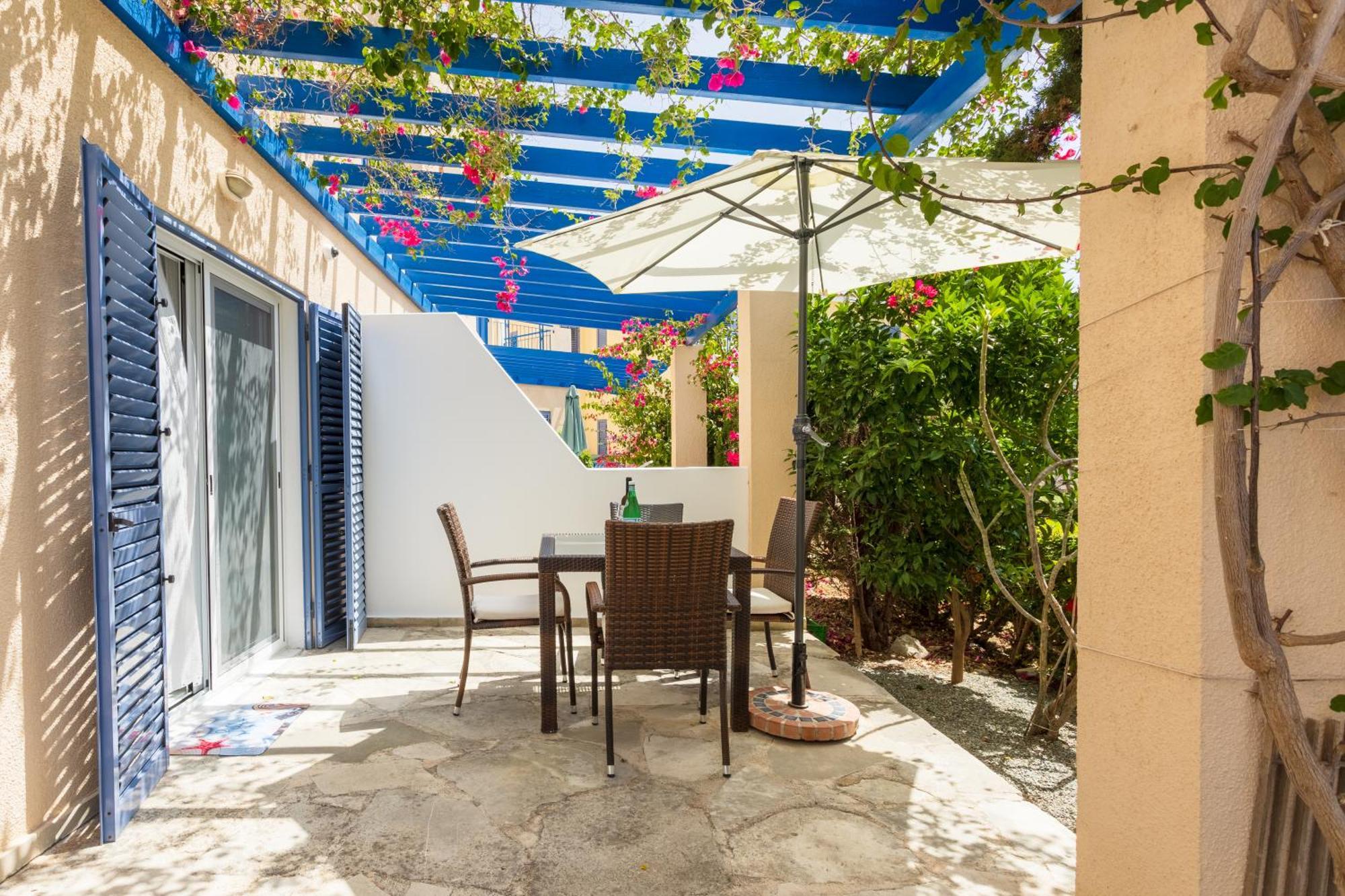 Regina Gardens Lovely Apartment Paphos Exterior photo