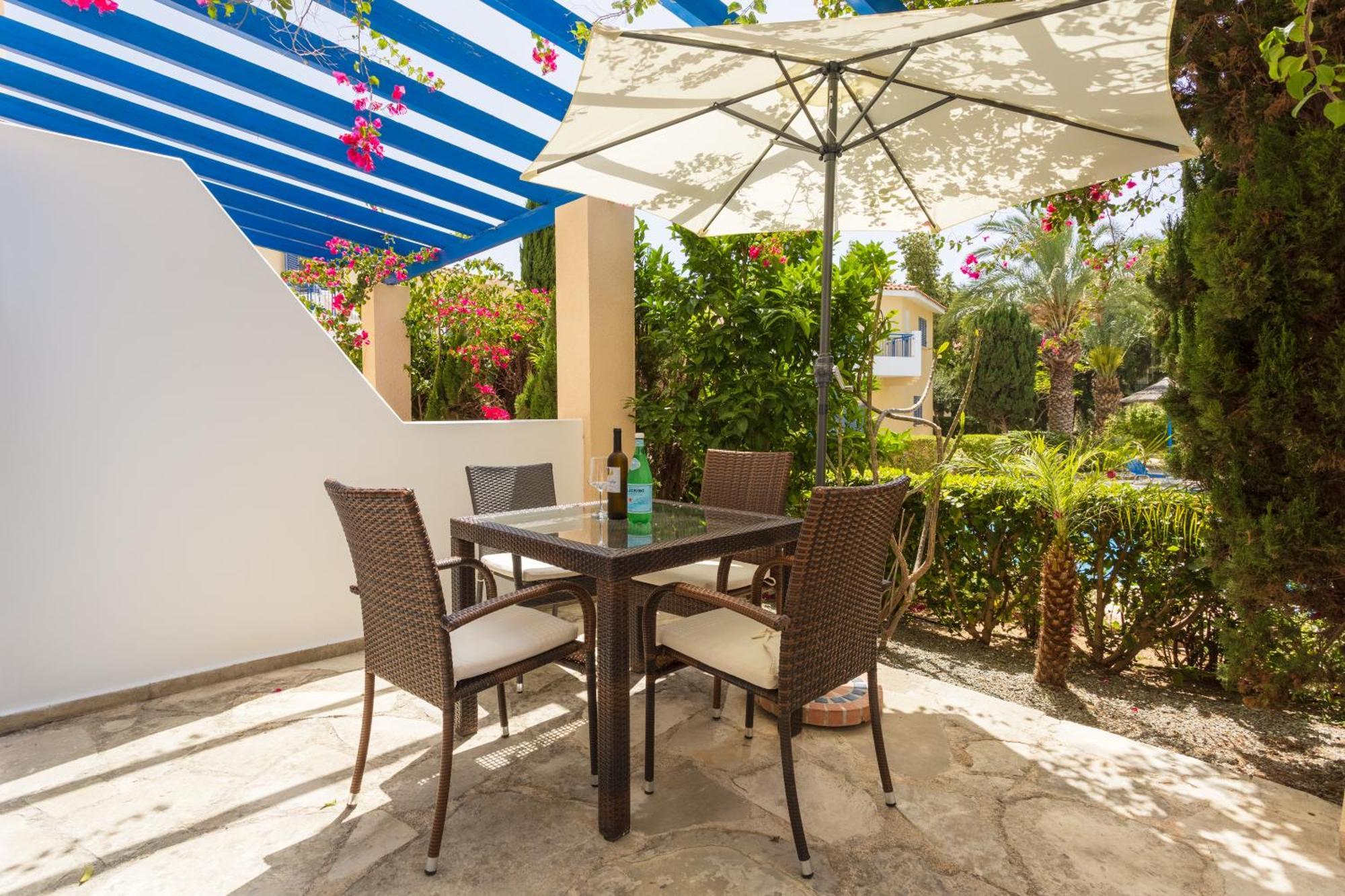 Regina Gardens Lovely Apartment Paphos Exterior photo
