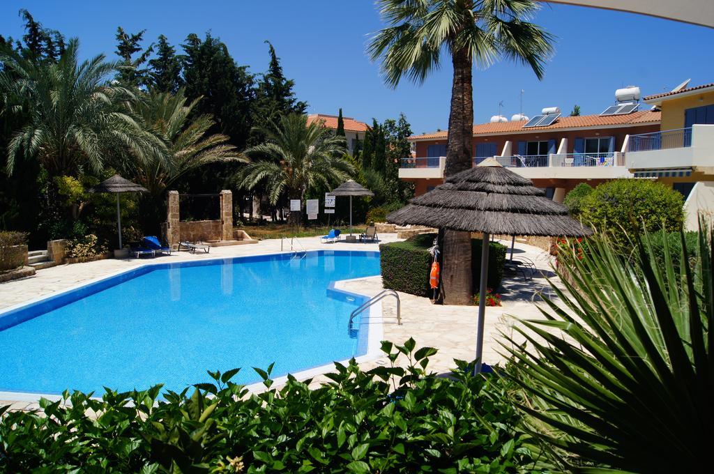 Regina Gardens Lovely Apartment Paphos Exterior photo