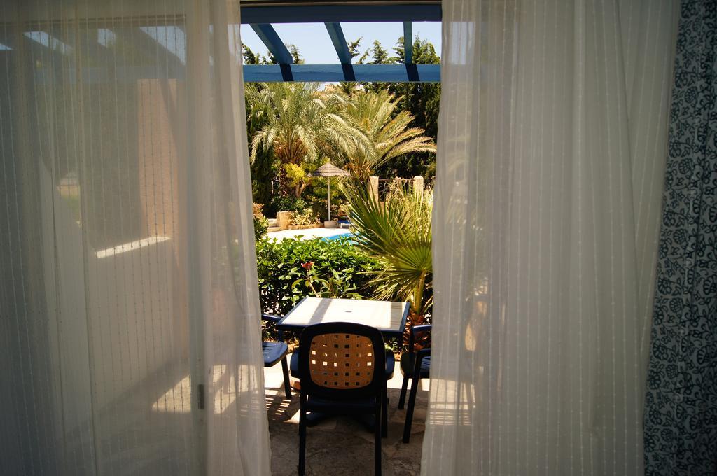Regina Gardens Lovely Apartment Paphos Exterior photo